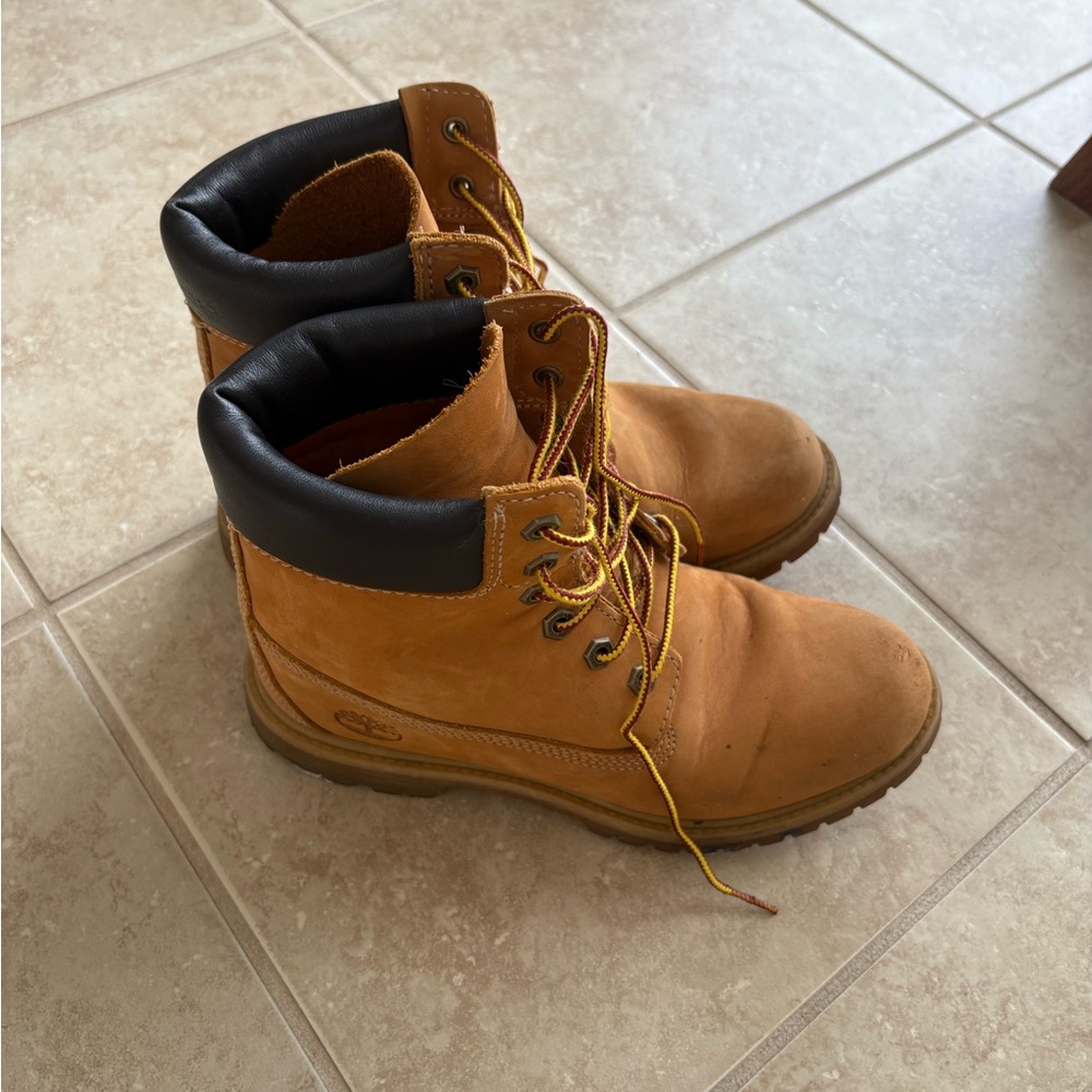 Timberland Boots - Picture 2 of 8
